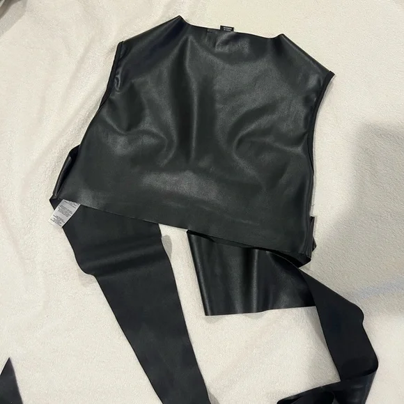 PRETTYLITTLETHING TOP - Picture 4 of 5